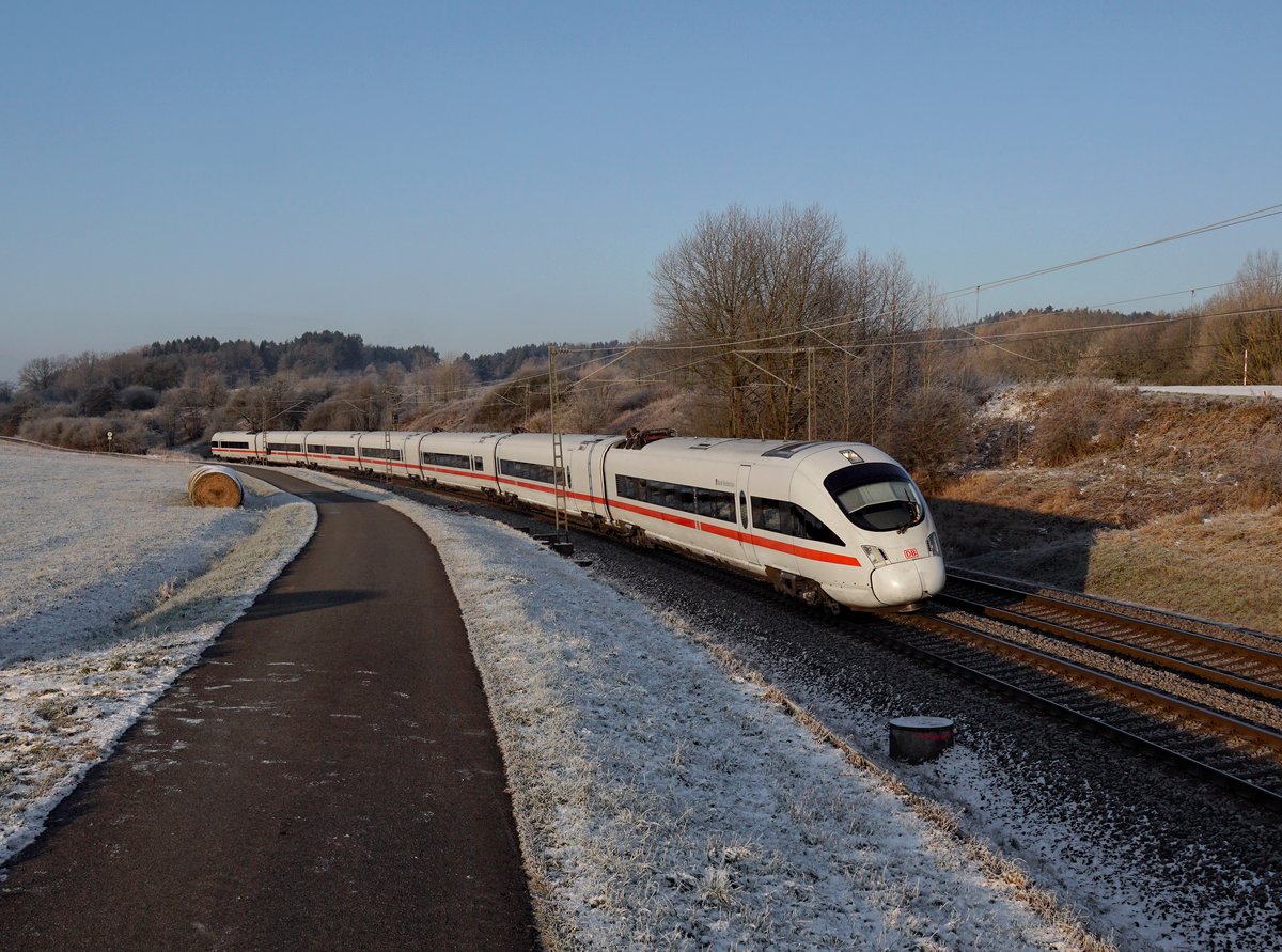 Der 411 560 als ICE nach Wien am 02.12.2017 unterwegs bei Pölling.