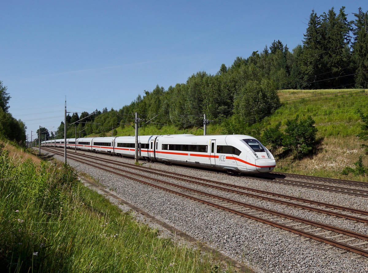 Der 412 006 als ICE nach München am 18.06.2017 unterwegs bei Unterweilbach.