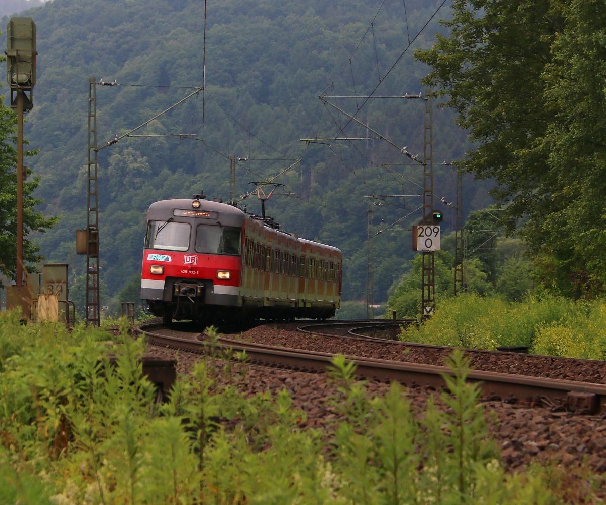 Der 420 432/932 befand sich am 18.06.2015 als Lr auf der Fahrt in Richtung Norden. Aufgenommen bei Kleinvach zwischen Albungen und Bad Sooden-Allendorf.