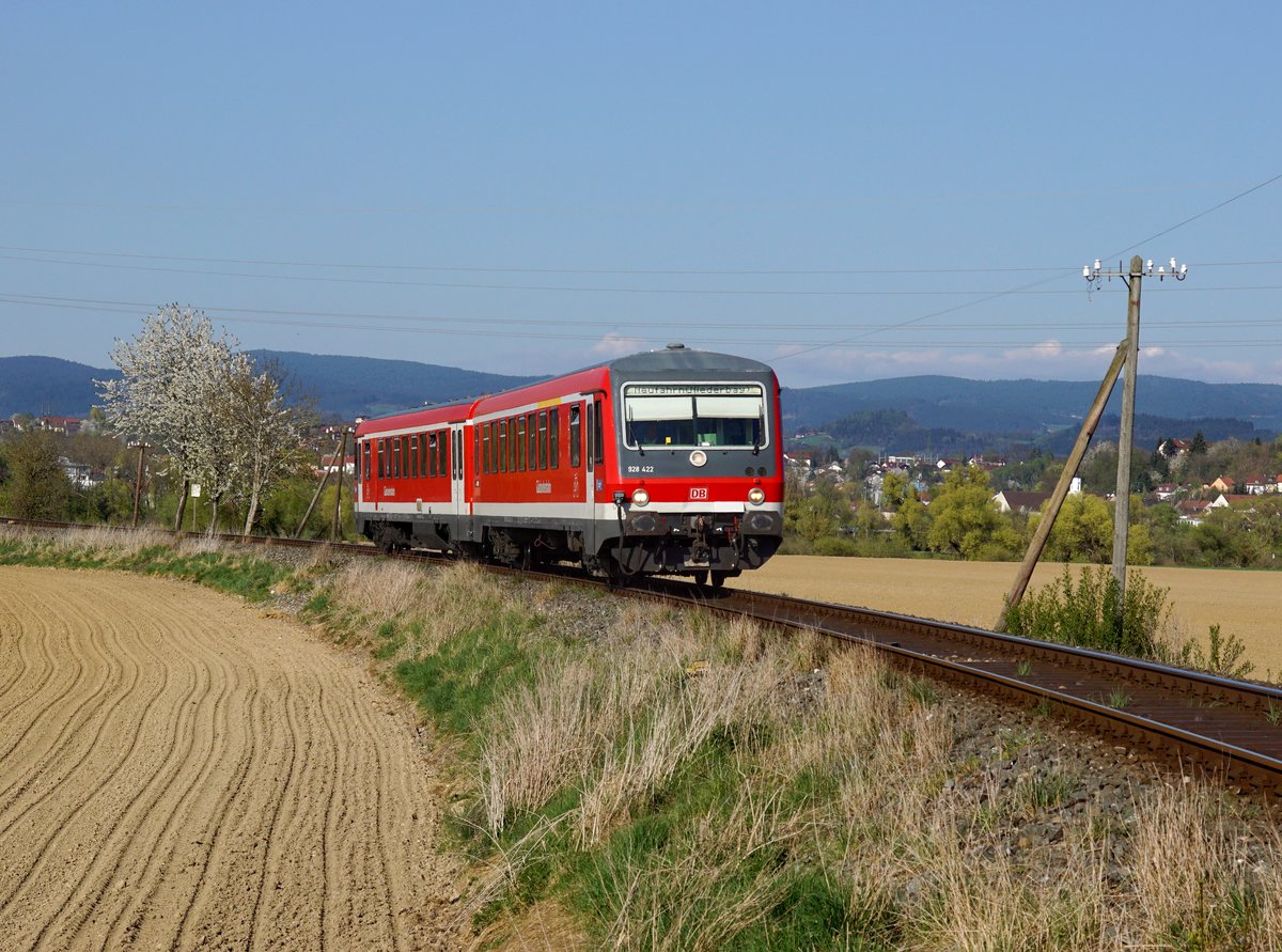 Der 628 422 als RB nach Neufahrn Niederbayern am 09.04.2017 unterwegs bei Sand.