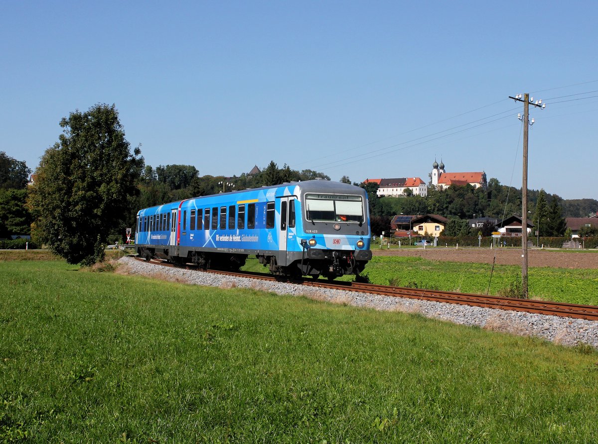 Der 628 423 als RB nach Traunreut am 29.09.2016 unterwegs bei Altenmarkt.