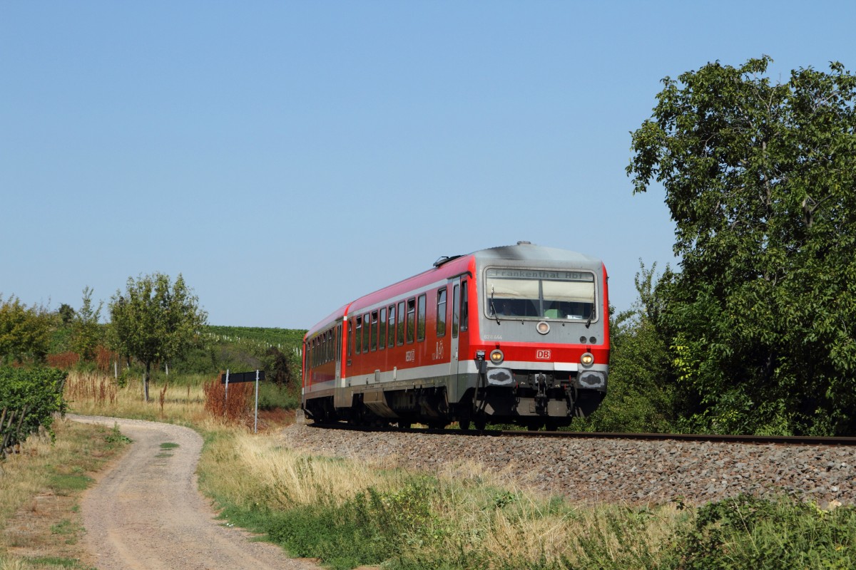 Der 628 444 bei Herxheim (Berg) am 30.08.15.
