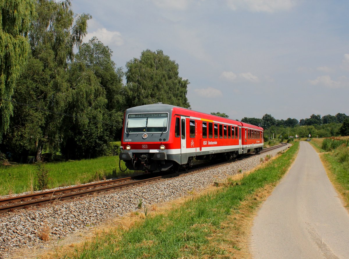 Der 628 559 als S Bahn nach Altomünster am 20.07.2013 unterwegs bei Bachern.