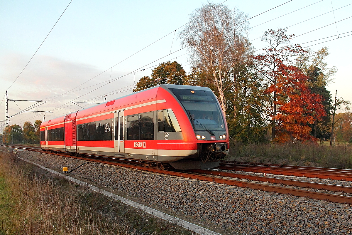 Der 646 004 auf der RB 12 von Templin Stadt nach Berlin-Lichtenberg am 01.11.2014 in Nassenheide.