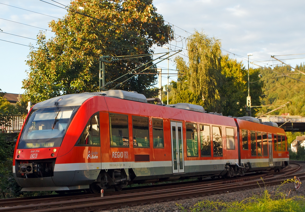 Der Alstom Coradia LINT 41 - 648 204/704 der DreiLnderBahn als RB 95  Sieg-Dill-Bahn  (Dillenburg-Siegen-Au/Sieg) erreicht gleich (um 18:50 Uhr am 16.09.2013) den Bahnhof Betzdorf/Sieg.
