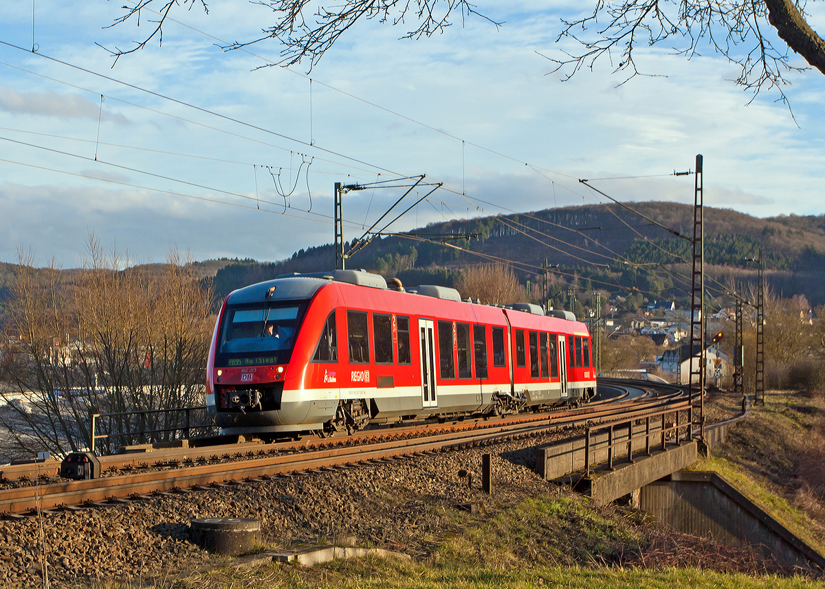 
Der Alstom Coradia LINT 41 (Dieseltriebwagen) 648 203 / 703 der DreiLänderBahn als RB 95  Sieg-Dill-Bahn  (Dillenburg-Siegen-Betzdorf/Sieg-Au/Sieg) fährt am11.02.2014 von Haiger weiter in Richtung Siegen.

Hier fährt er auf der KBS 445 (Dillstrecke), ab Siegen geht es dann weiter auf der KBS 460 (Siegstrecke) 