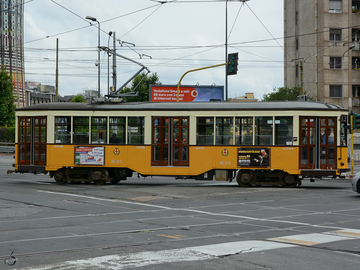 Der ATM Ventotto-Straßenbahnwagen 1623 in Mailand. (Juni 2014)