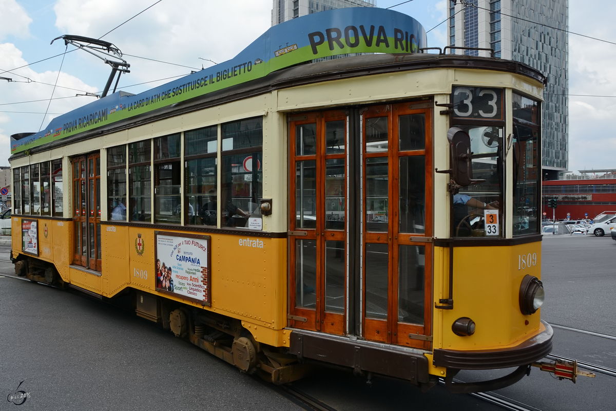 Der ATM Ventotto-Straßenbahnwagen 1809 in Mailand. (Juni 2014)