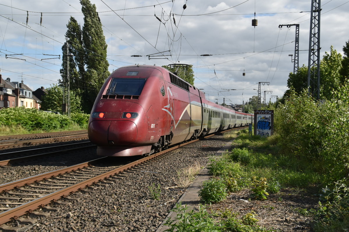 Der aus Köln kommende  Thalys 4345 verlässt hier Rheydt Hbf gen Paris nach dem er am 21.6.2018 auf Gleis 4 kopfgemacht hatte.