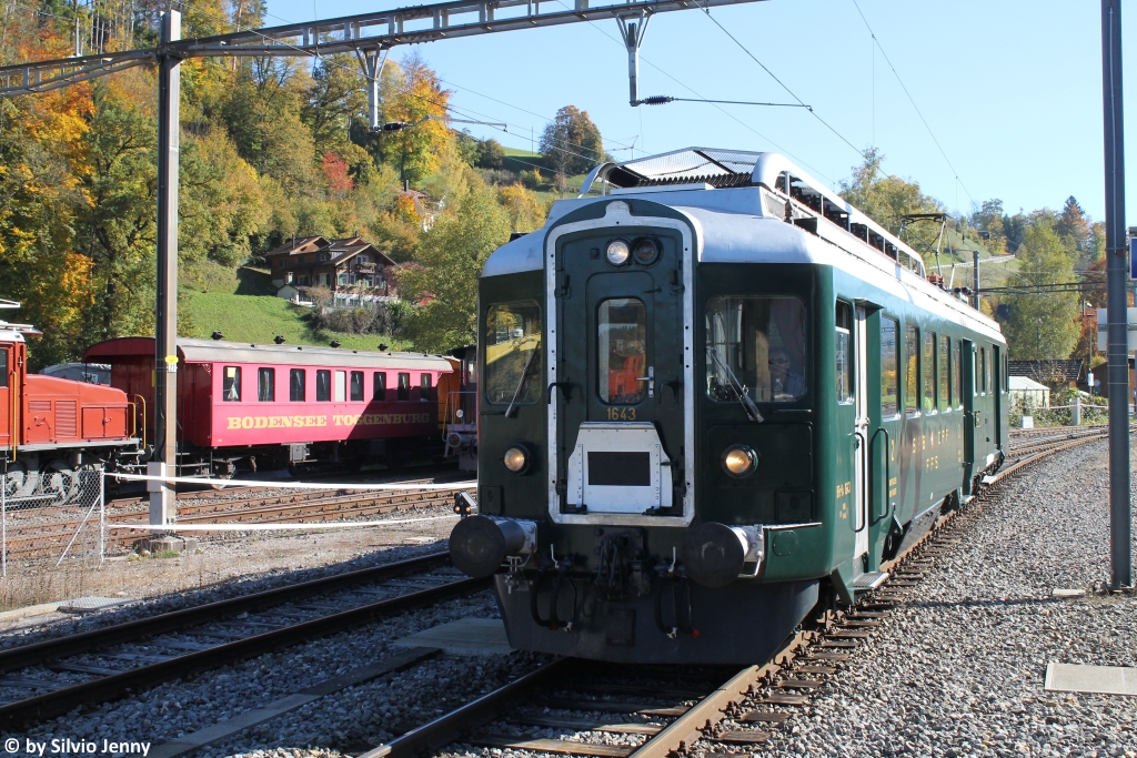 Der BDe 4/4 1643 ''Wyländerli'' wird am 15.10.2017 in Bauma für die Bachtelrundfahrt bereit gestellt. Das der Triebwagen solo unterwegs war, war nicht geplant, aber leider verzögerte sich die Revision des passenden ABt-Steuerwagen.