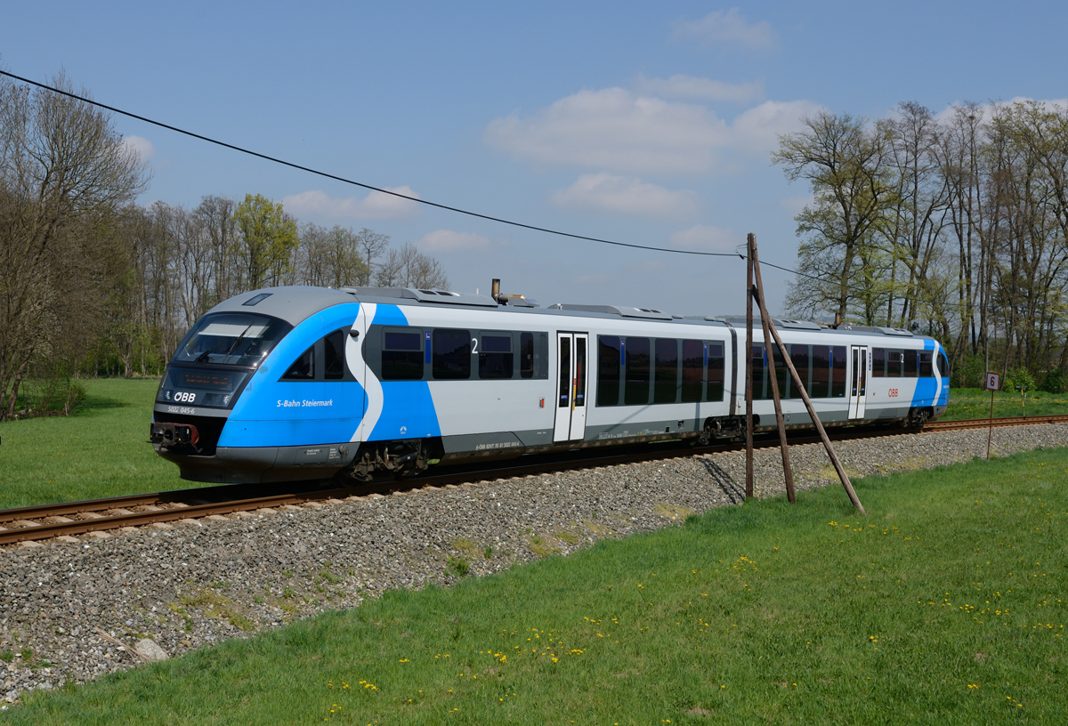 Der blaue für die  S-Bahn Steiermark  werbende 5022 045 war am Nachmittag des 11. April 2016 als S51 von Bad Radkersburg nach Spielfeld-Straß unterwegs, und wurde von mir bei Unterpurkla  fotografiert. http://neue.radkersburger-bahn.at/Default.aspx