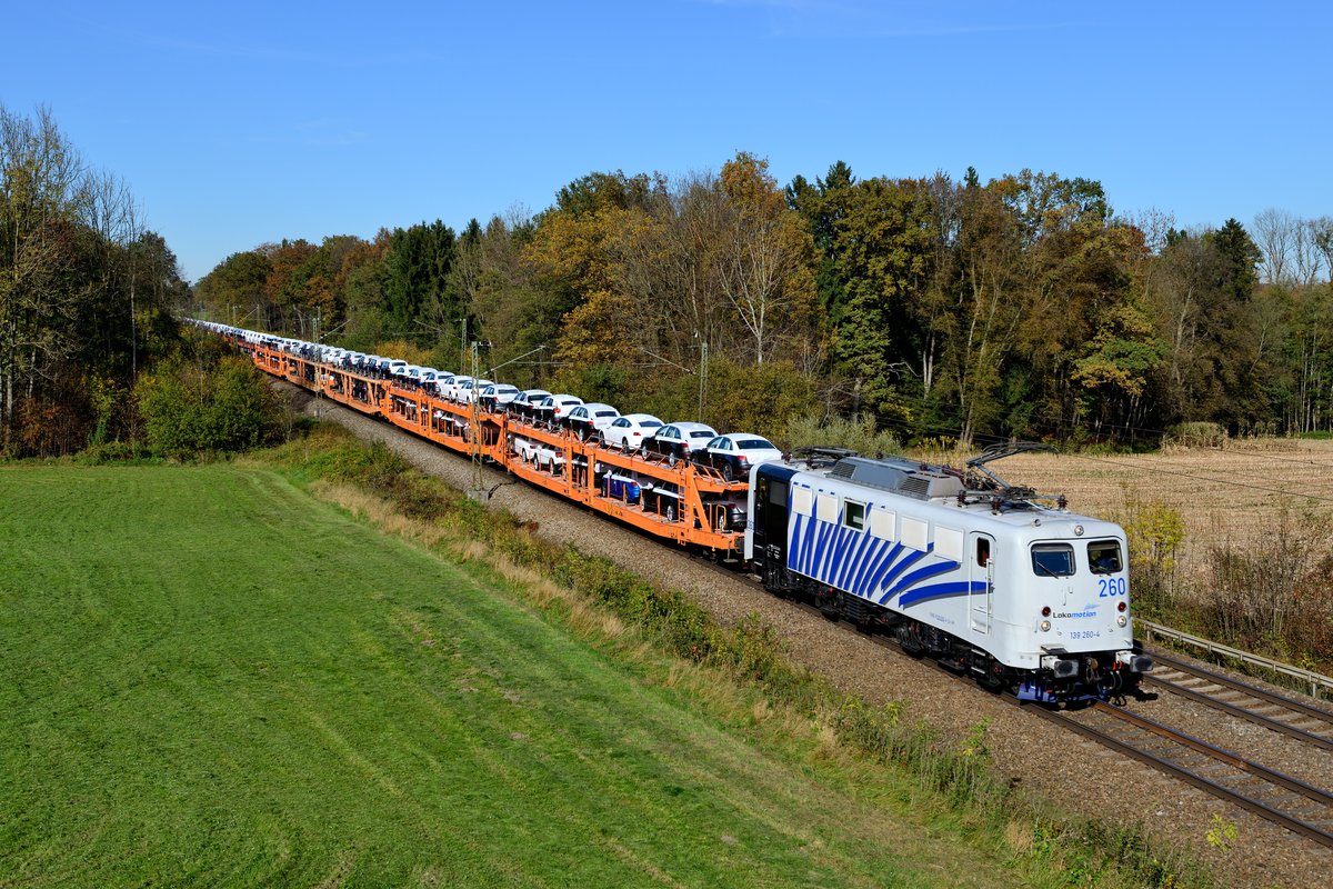 Der DGS 48855 von München Nord nach Arena Po in Italien wurde am 17. Oktober 2017 von 139 260 bespannt. Ladegut waren fabrikneue Fahrzeuge der Marke Audi. Bei schönem Herbstwetter konnte die Leistung bei Gutmart abgelichtet werden.