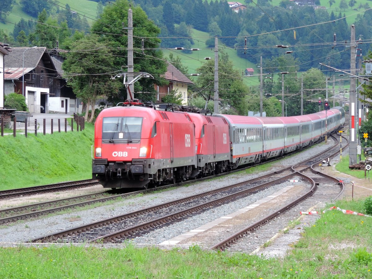 Der EC 164 Graz - Zürich durchfährt am 23/07/2017 den brazer Bahnhof.