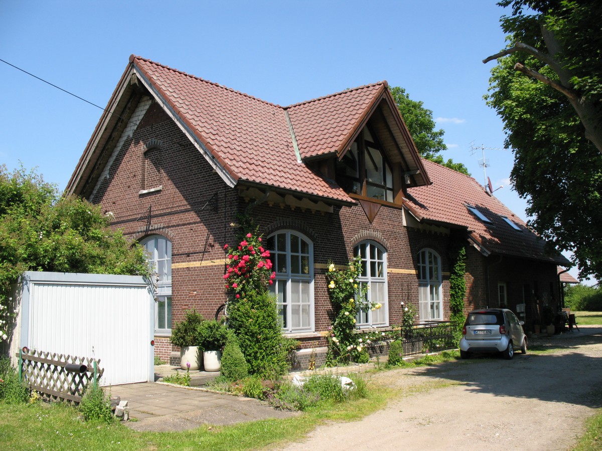 Der ehemalige Bahnhof Menzelen-NBDS (Noord-Brabantsch-Duitsche Spoorweg-Maatschappij - Boxteler Bahn). 2015-06-11-15-02-13