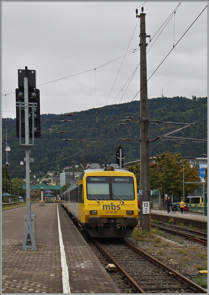 Der ET 10.107 der Montafonerbahn in neuen, einladenden Farben in Bregenz. 
18. Sept. 2015