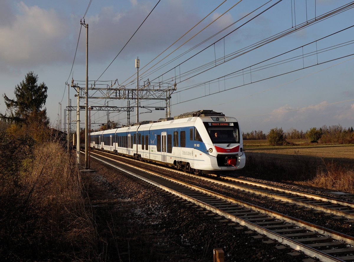 Der ETR 563 003 als R nach Triest am 08.12.2018 unterwegs bei Udine.