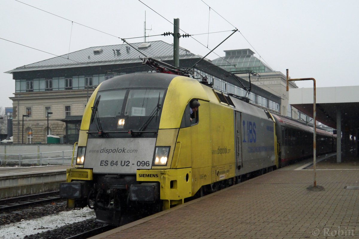 Der IC118/119 ist zwischen Stuttgart und Münster wieder mit angemieteten Taurus-Loks bespannt. 
Am 24.01.2015 macht 182 596-7 wieder die bekannte Tonleiter beim Anfahren aus dem Mannheimer Hbf. 