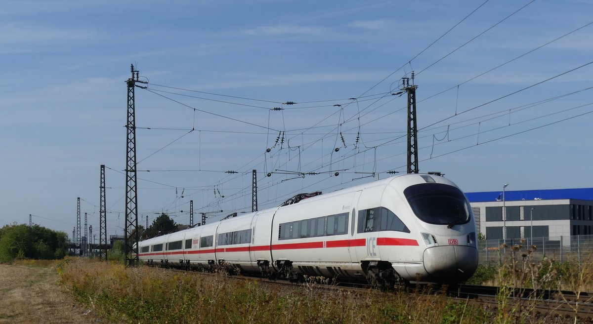 Der ICE Stuttgart - Berlin beim Durchfahren von Heddesheim/Hirschberg. Aufgenommen am 26.8.2018 10:07