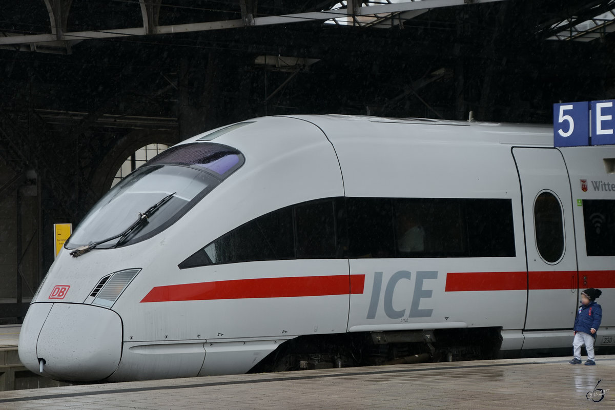 Der ICE-T  Wittenberge  der DB wartet im Bahnhof Dresden-Neustadt. (April 2017)