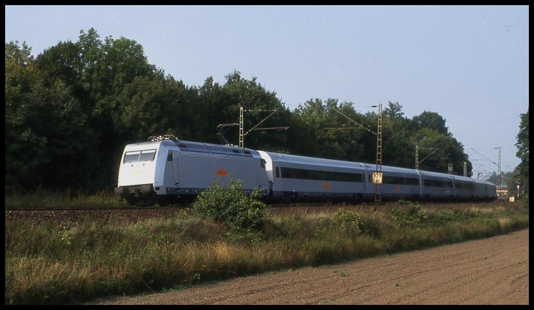 Der Metropolitan ist hier mit Zuglok 101131 am 8.9.199 um 16.48 Uhr an der Landesgrenze Niedersachsen zu Nordrhein Westfalen in Richtung Köln unterwegs.