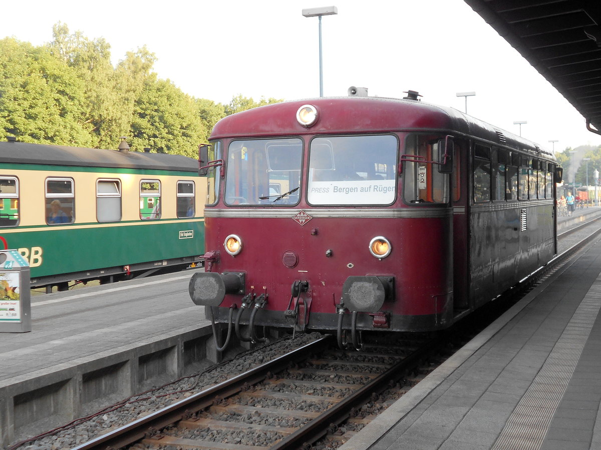 Der NESA 796 625 kurz vor der Abfahrt nach Bergen/Rügen,am 09.Juni 2018,in Putbus.