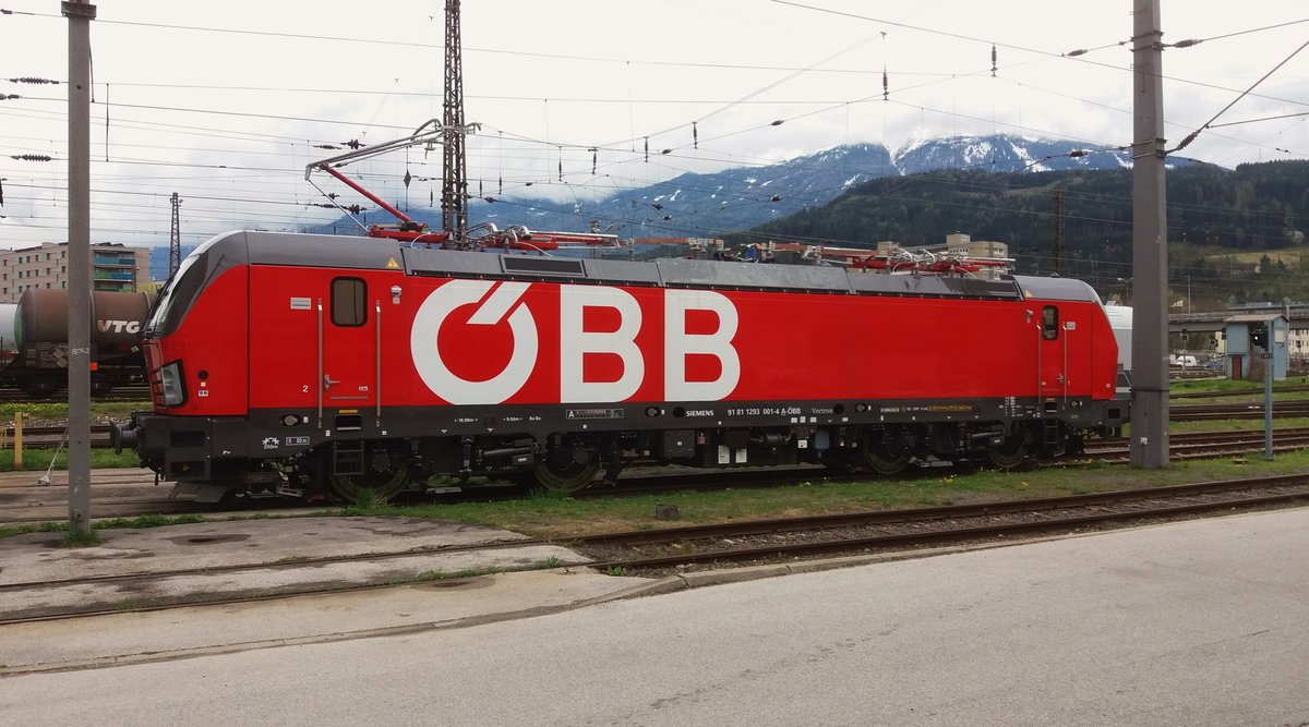 Der neue Vectron der ÖBB 1293 001-4 steht in Innsbruck für Probefahrten in Tirol. 16.04.2018