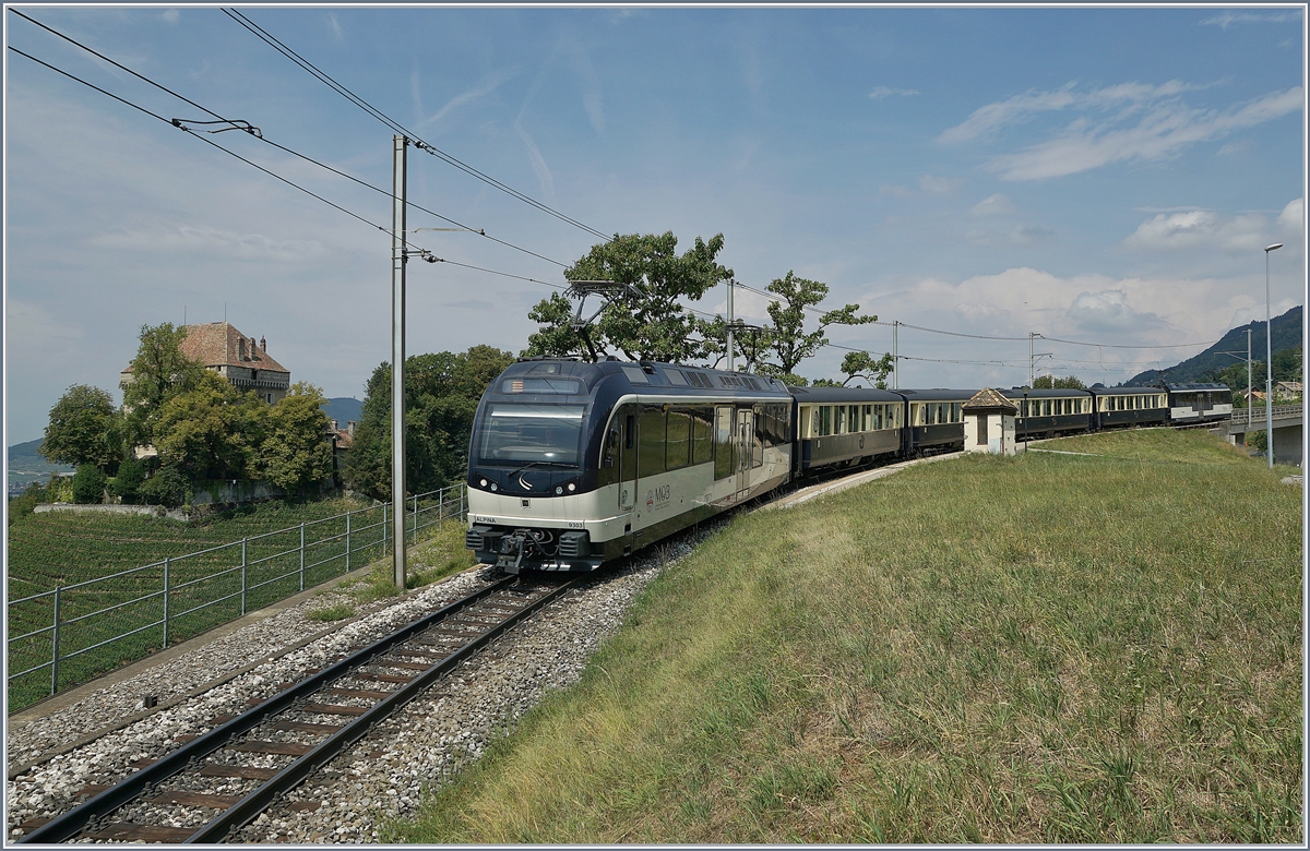 Der  neune  MOB Belle Epoque wird nun mit Alpina Be 4/4 bzw. ABe 4/4 als Pendelzug geführt. Das Bild den Regionalzug 2217 von Zweisimmen nach Montreux in Châtelard VD. 
8. August 2018