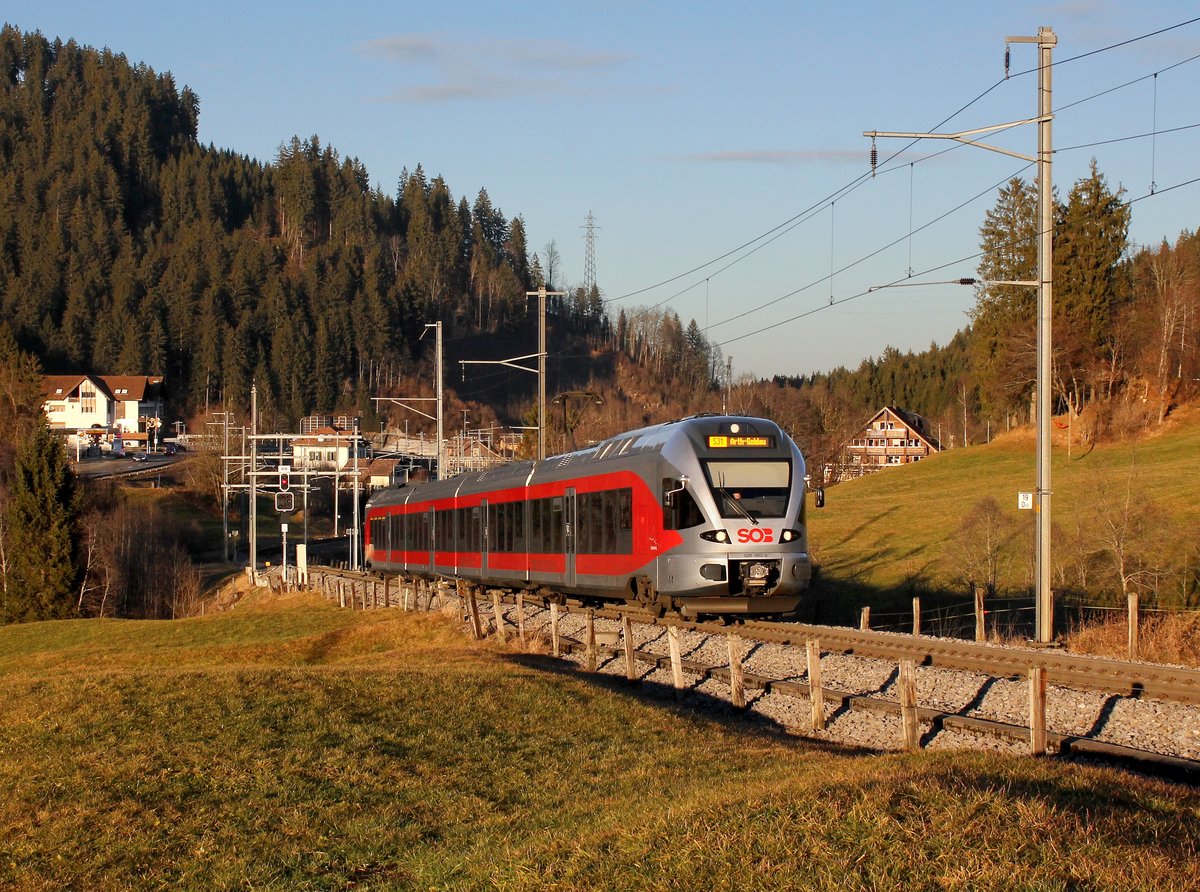 Der RABe 526 062 als S 31 nach Arth-Goldau am 20.12.2015 unterwegs bei Biberbrugg.