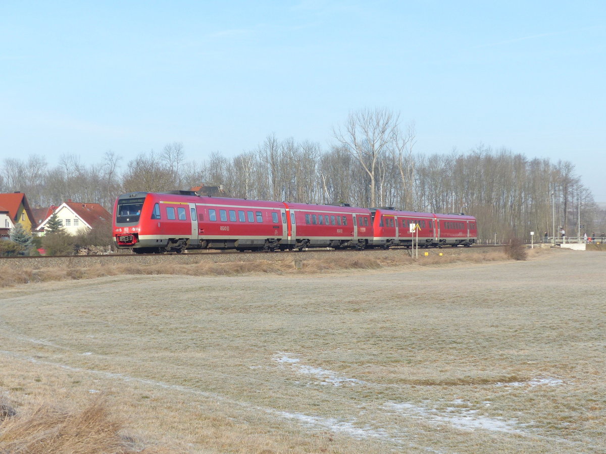 Der RE 3802 von Würzburg Hbf nach Erfurt Hbf, am 28.01.2017 bei Apfelstädt.