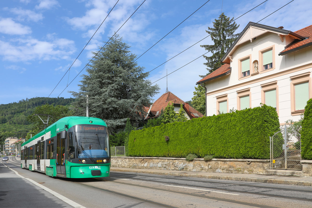 Der recht dichte Verkehr macht das Knipsen in Graz doch recht Interessant. 
9.06.2018 nächst dem UKH Graz 