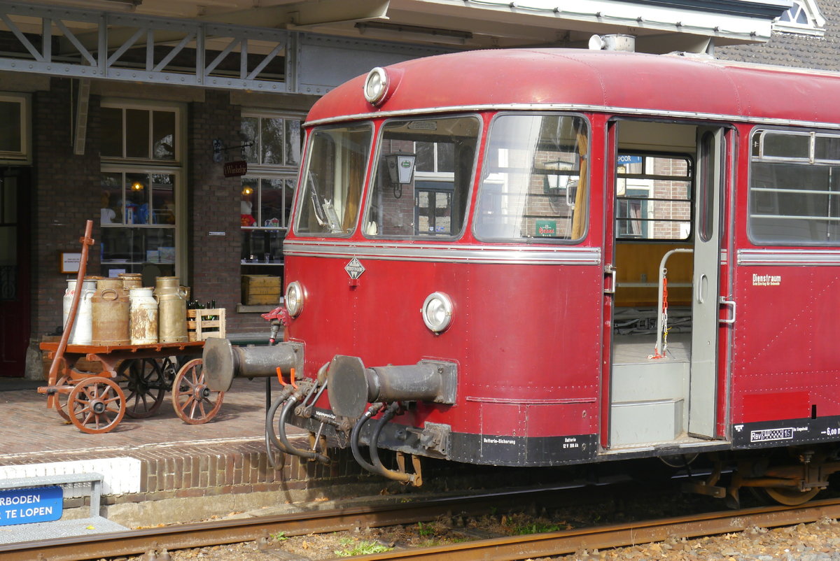 Der Schienenbus hat ja immer schon an jeder Milchkanne gehalten. Ex-DB 998 872 in Simpelveld, 28.5.16.