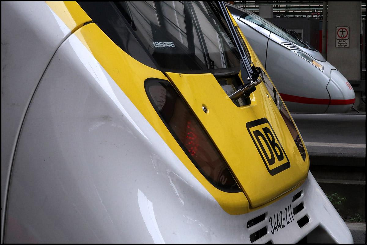 Der Schnellere ist windschnittiger -

Der Talent 2 3442-211 wartet im Stuttgart-Hauptbahnhof neben einem Velaro D auf seine Abfahrt nach Freudenstadt und Rottweil (hinterer Zugteil).

19.02.2018 (M) 