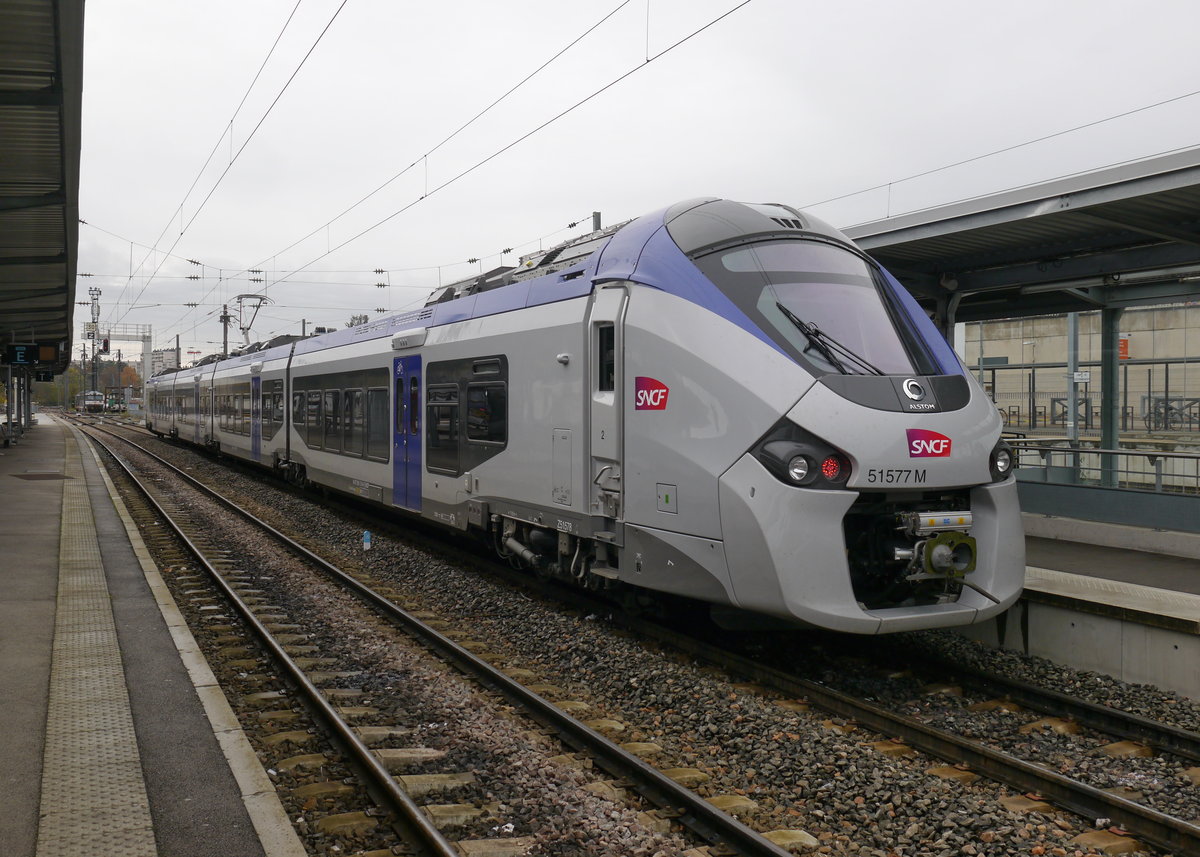Der SNCF-Z51577-M ist ein neuer 4-teiliger elektrischer Triebzug des Typs Régiolis. Er ist 2016 von Alstom für TER-Franche-Comté gebaut worden und wurde am 10.10.2016 in Dienst gestellt.

13.11.2016 Besançon-Viotte 