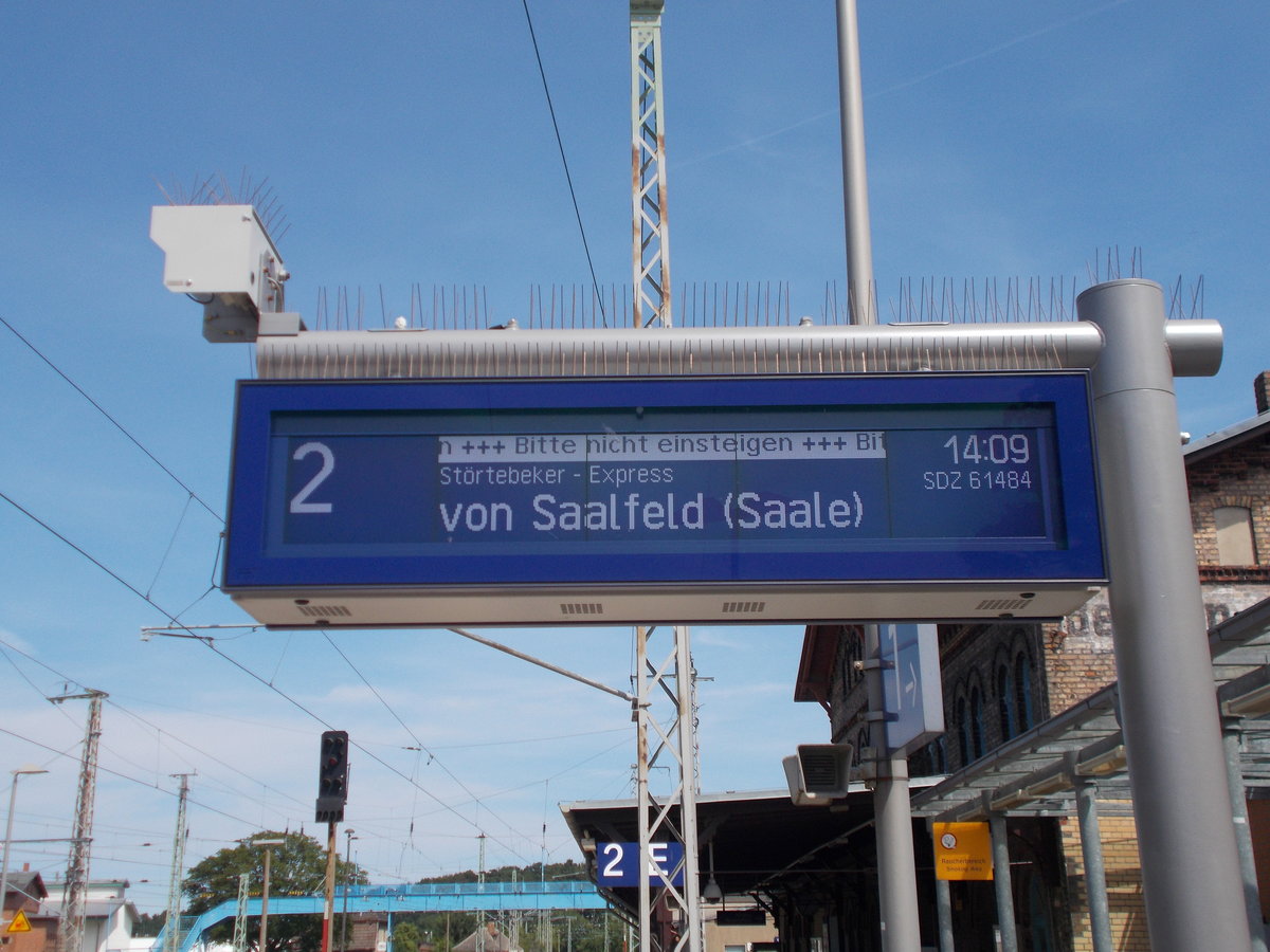 Der Störtebekersonderzug aus Saalfeld wurde,am 23.Juli 2016,in Bergen/Rügen angekündigt.