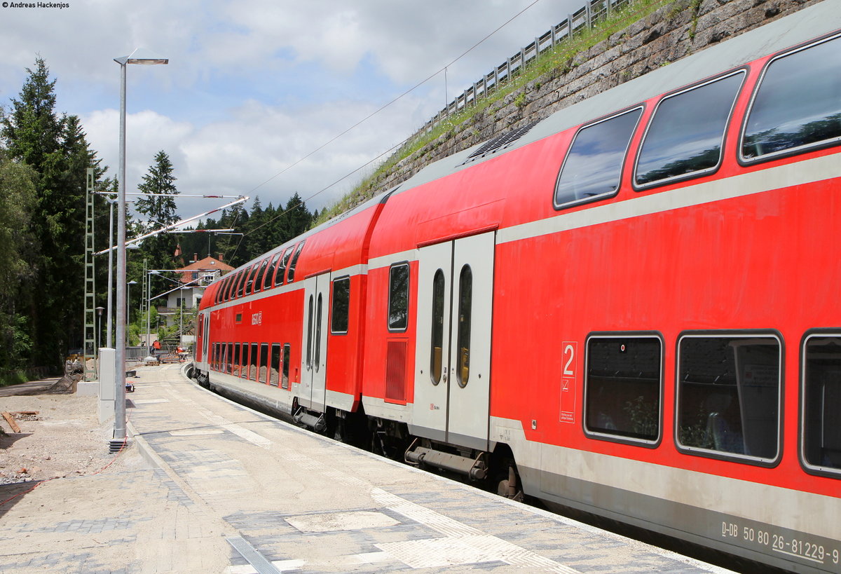 Der Testzug hält am neuen Bahnsteig in Seebrugg 20.6.16