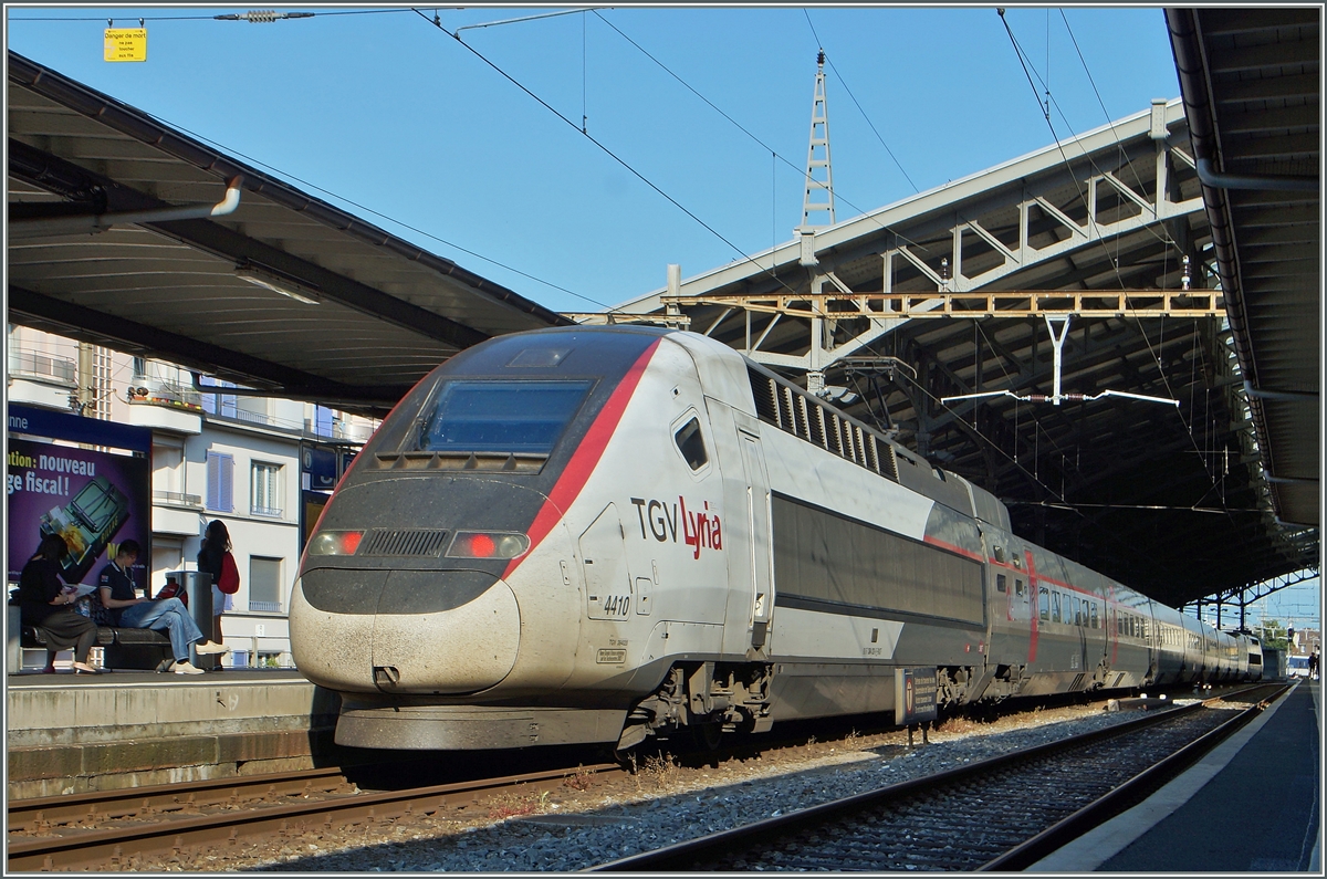 Der TGV Lyria 4410 wartet in Lausanne auf die Abfahrt nach Paris Gare