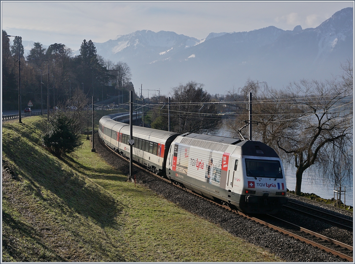 Der TGV Lyria lockte mich heute trotz etwas milchigem Wetter an die Bahnstrecke beim Château de Chillon. Überraschend tauchte dort die TGV Werbelok Re 460 086-2 auf.
11. Feb. 2017