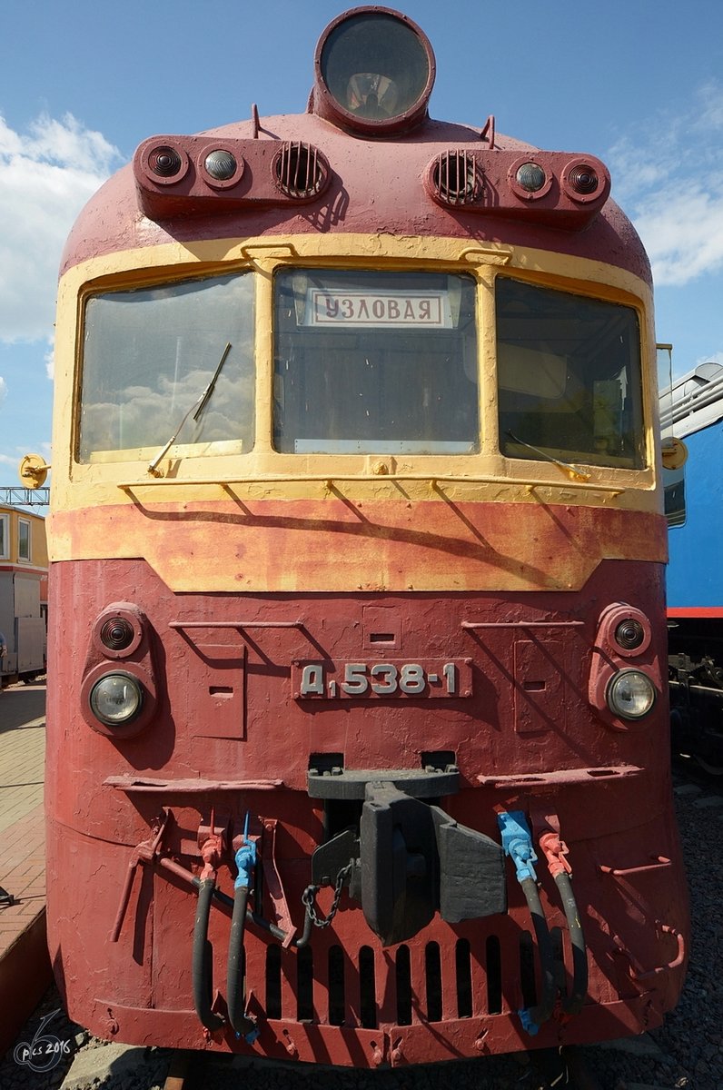 Der Triebzug Д1-538-1, ausgestellt im Eisenbahnmuseum am Rigaer Bahnhof von Moskau (Mai 2016)