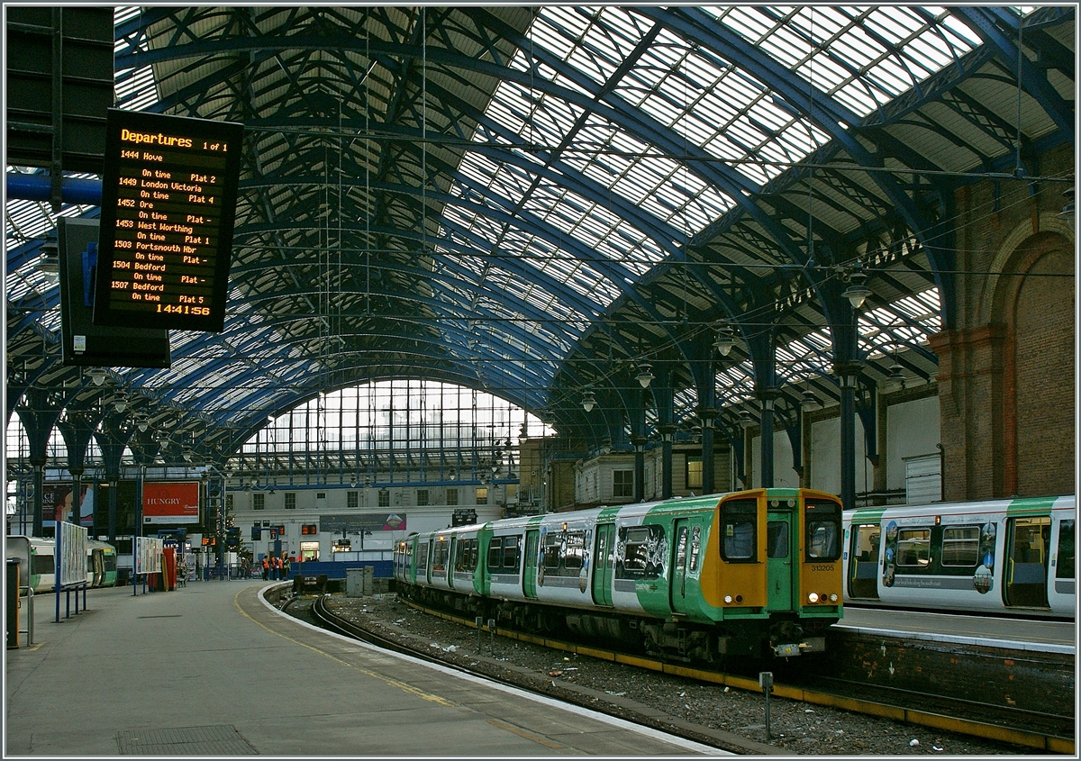 Der Triebzug 313 205 in Brighton. 
15. Nov. 2012