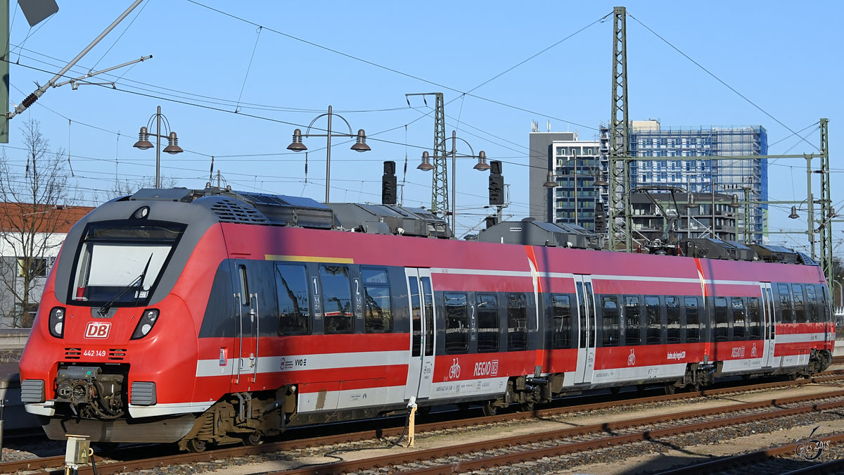 Der Triebzug 442 149 Anfang April 2018 auf dem Hauptbahnhof in Dresden.