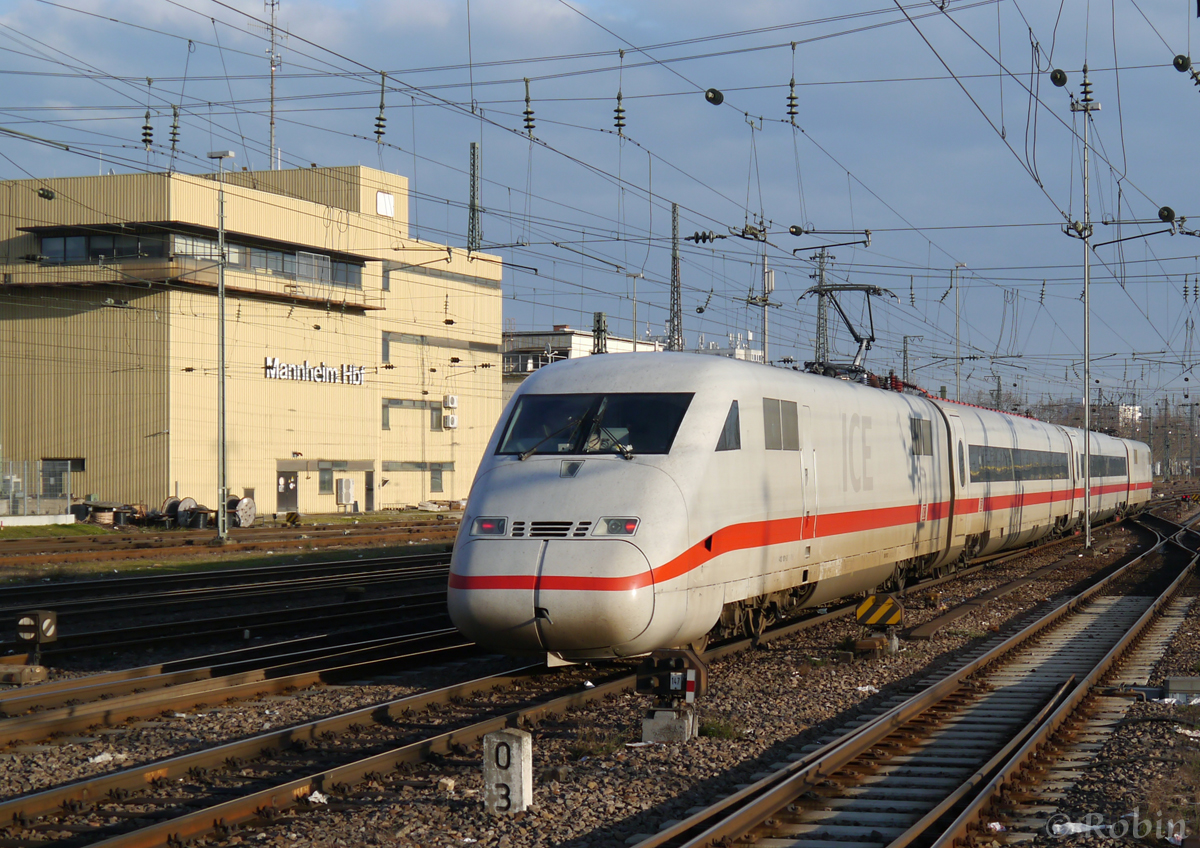 Der vierteilige ICE-S 410 101-0 ist am 04.02.2014 im Mannheimer Hbf unterwegs.