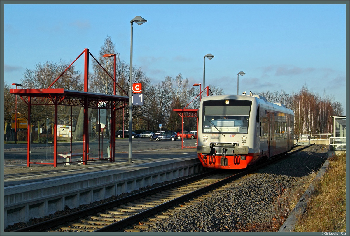 Der VT 513 der City-Bahn Chemnitz wartet am 01.01.2016 am Bahnhof Burgstädt auf die Rückfahrt nach Chemnitz als CB 80097.