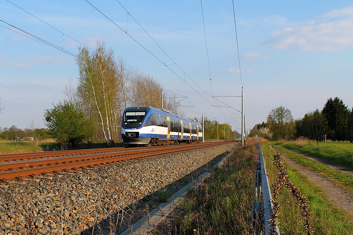 Der VT 730 (643 120-8) auf der RB 12 von Berlin Ostkreuz nach Templin Stadt am 01.05.2016 in Nassenheide.