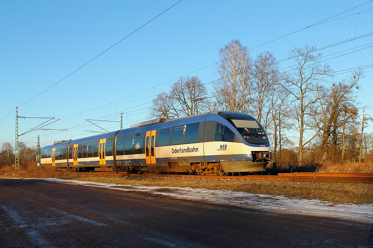 Der VT 738 (95 80 0643 410-3) der NEB auf der RB 12 von Templin Stadt nach Berlin Ostkreuz am 17.01.2017 in Nassenheide.