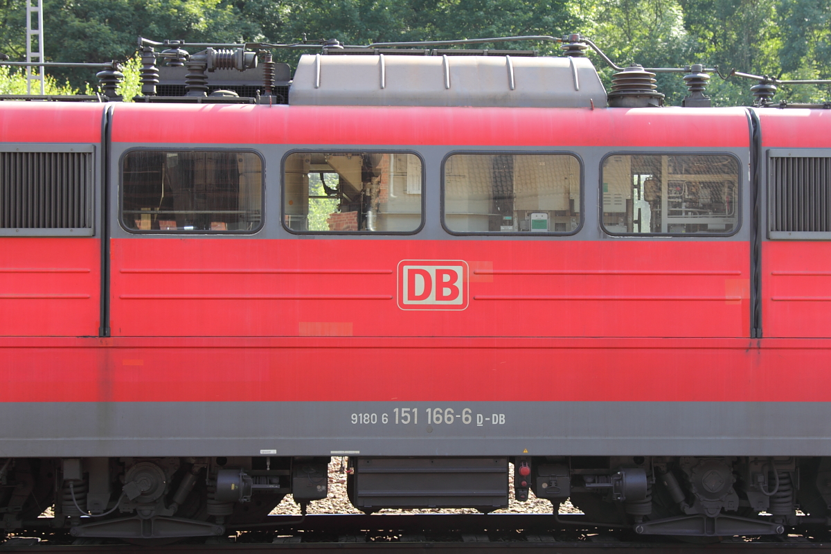 Detailaufnahme der 151 166-6 DB Cargo in Probstzella am 07.08.2017.