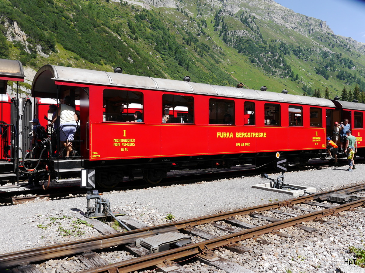 DFB - Personenwagen 1 + 2 Kl. AB  4462 in Gletsch am 04.08.2017