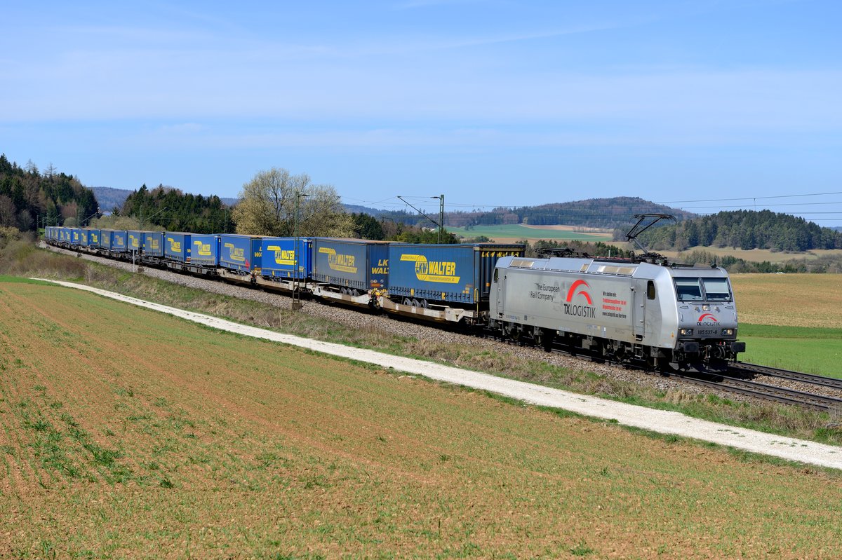 DGS 43945 von Wanne-Eickel nach Wien Freudenau Hafen wurde am 15. April 2015 von 185 537 geführt und konnte bei Darshofen in der Oberpfalz aufgenommen werden.