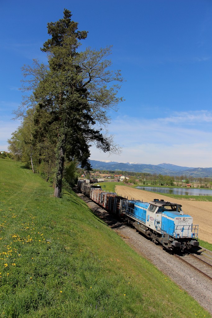 DH 1700.2 ist natürlich auch am Karfreitag fleißig. hier beim Ausziehen und beistellen von Wagen des Typs Laaprs ins Ladegleis des Bahnhofes St.Martin im Sulmtal Bergla 