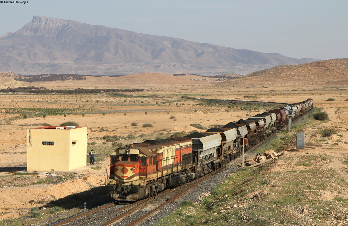 DH 413 und DH 369? mit einem Kohlezug bei Taourirt 4.4.18