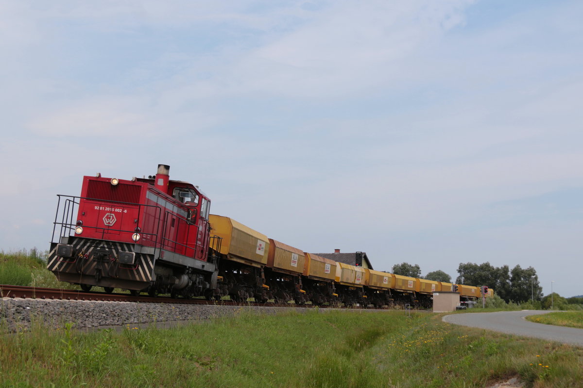 DH1500.2 mit einigen Faaks auf der Westschleife im Bahnhof Wettmanstätten. 
14.06.2017